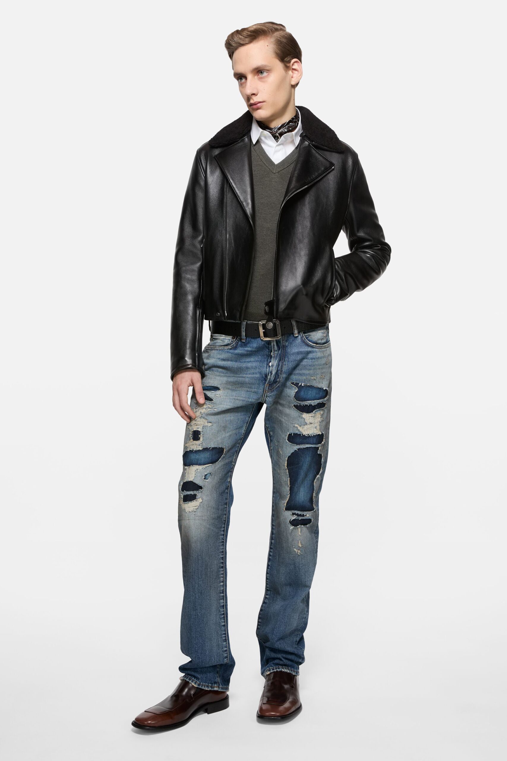 Acne Studiosのレザーバイカージャケットを着た男性
