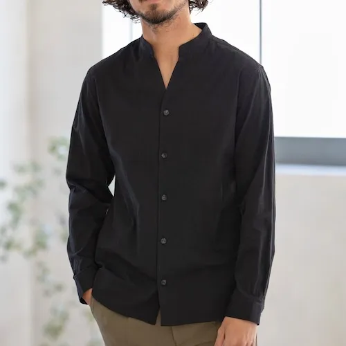 マージンの黒のシャツ