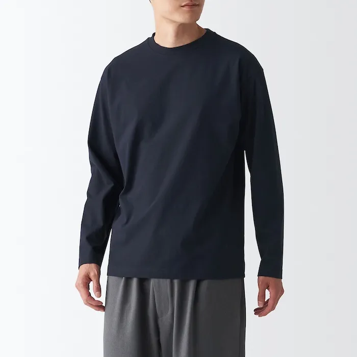 無印良品のメンズ長袖Tシャツ