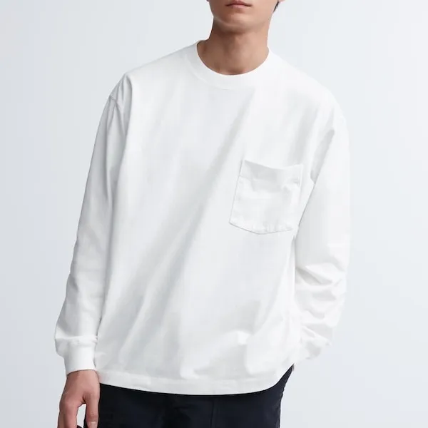 ユニクロのメンズ長袖Tシャツ
