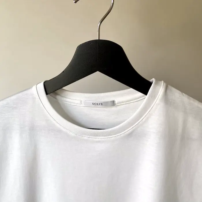SOLVEのTシャツの首まわり